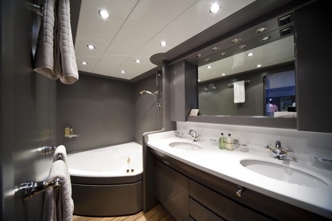 Yacht TALILA -  Master Bathroom